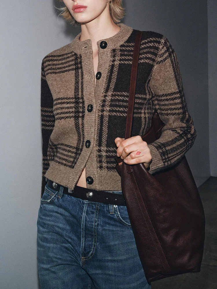 

New 2025 Autumn Plaid round Ne Long Sve Knitted Jaet Women's Faion Versatile Outerwear Traditional Chinese Ethnic Sle