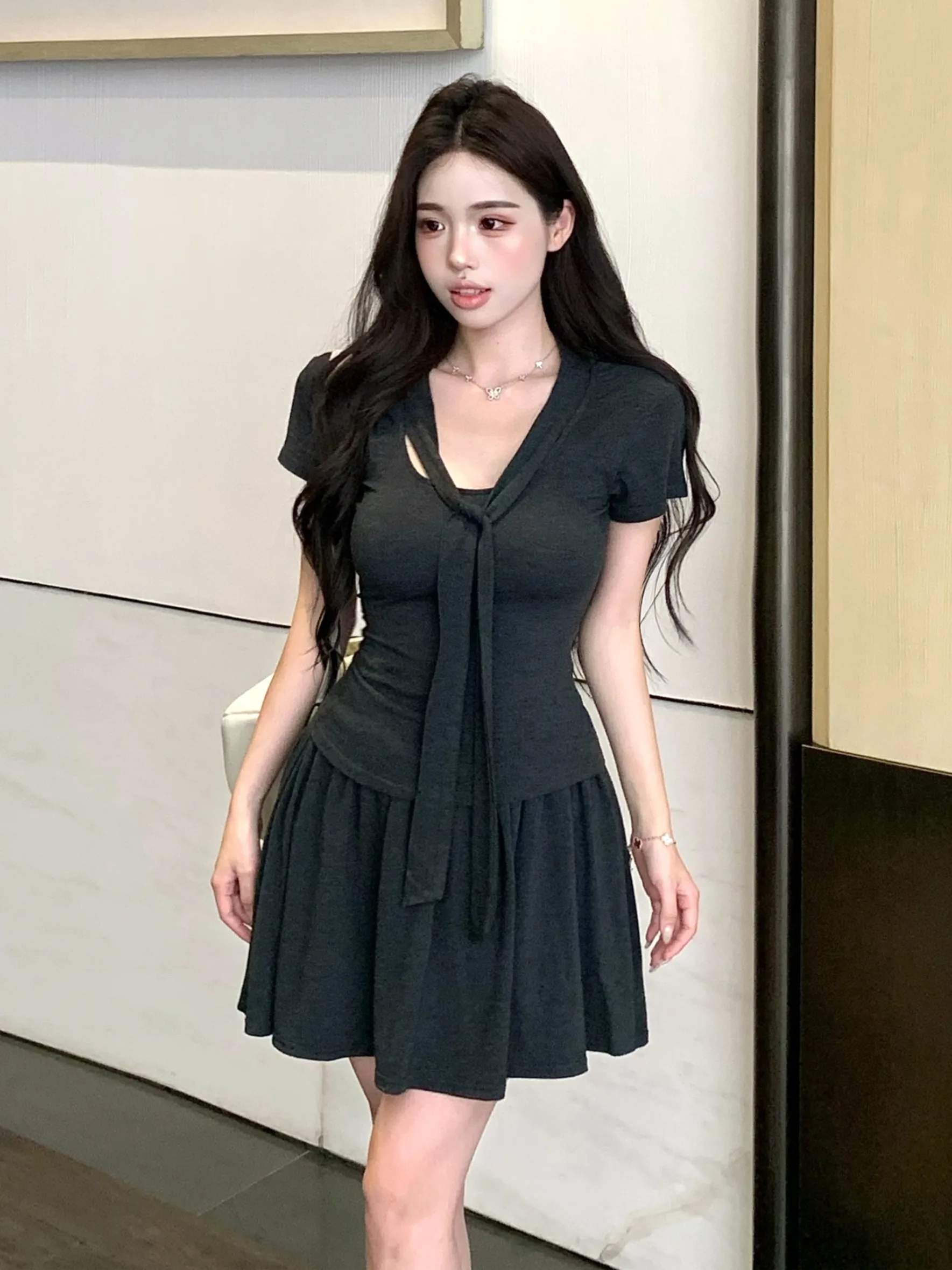 

Pure Desire Slimming Two-Piece Set Women's Summer New Style Halter Neck Belted Short Sleeve Top Pleated Skirt Ensemble