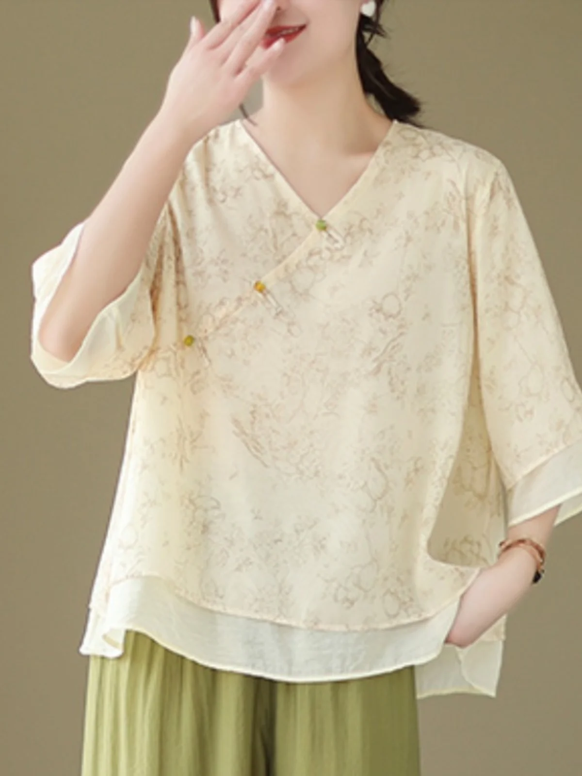 새로운 브랜드 중국산 슬레 코튼 린넨 여성용 브이넥 셔츠 사이드 버튼 티 의상 루즈핏 레귤러 길이