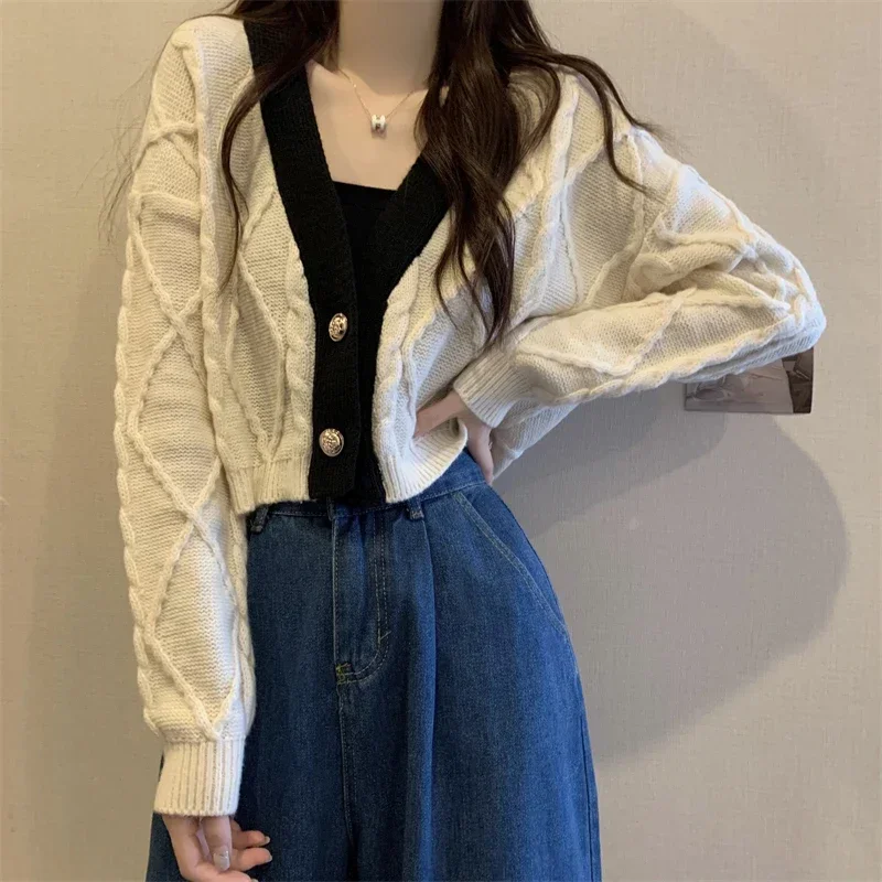 Knitted Sweater Retro Idle Sle V Neck Twist Sweater Outerwear Women Maillard Knit cardigan Small Short Top 2024 Autumn Winter