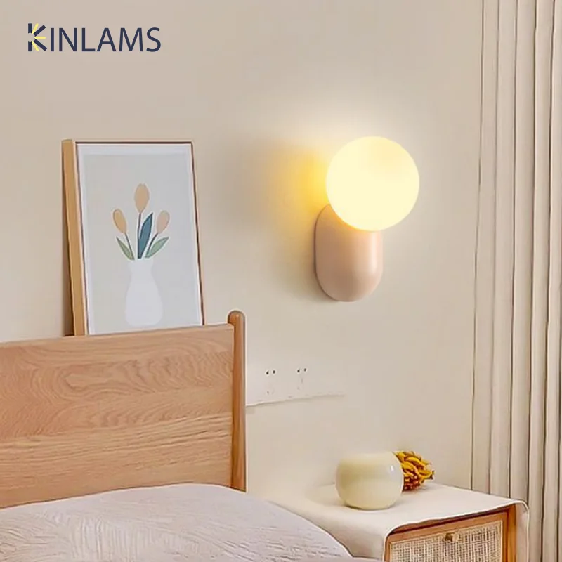 Lámpara de pared pequeña de simplicidad nórdica, lámpara de pared para dormitorio, mesita de noche, Hotel, sala de estar, decoraciones para el hogar, bola de crema, luz LED con atenuación