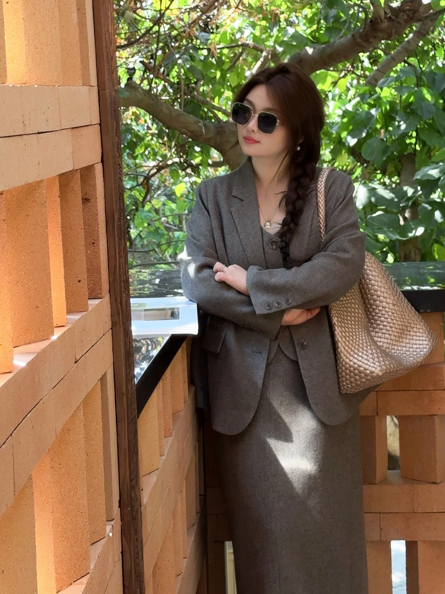 

Женский костюм больших размеров в стиле Old Money: модный повседневный комплект из жилета и футболки, новая весенняя модель