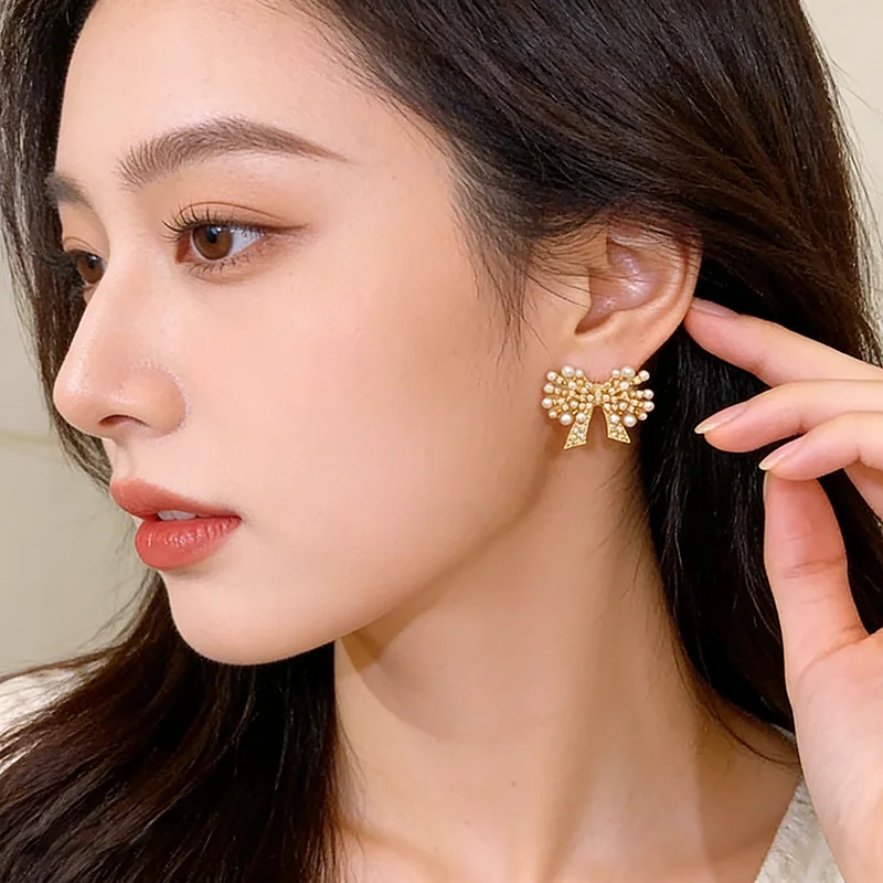Modische Mikro-Zirkonia Schmetterling-Ohrstecker 18K Vergoldet Elegantes Accessoire für Damen Neu 2026 Luxus-Schmuck – Detail 5