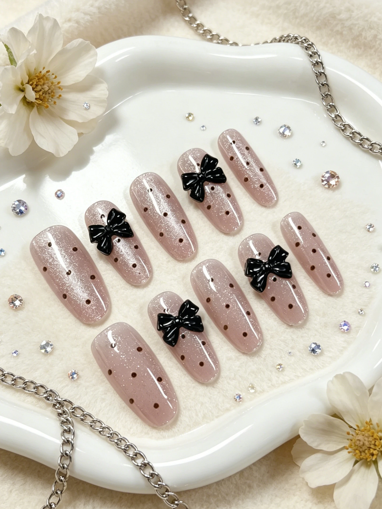 10 Medium-Sized Nude Pink Silver Glitter Cat-Eye Oval Press-On Nails, with Black Polka Dot 3D Bow Embellishments, Sweet and Cool Ins-Style Nail Stickers, Suitable for Mature Women, Sweet Girls, Students, and Intellectual Ladies for Daily Use, Study, Workplace, Office, Dating, Photography, Summer Outings, Light Luxury and Simple Style Fake Nails, Suitable for Friends' Afternoon Tea, Low-Key Looks, Amusement Parks, Travel, and Other Activities, Includes One Jelly Glue and One Nail File