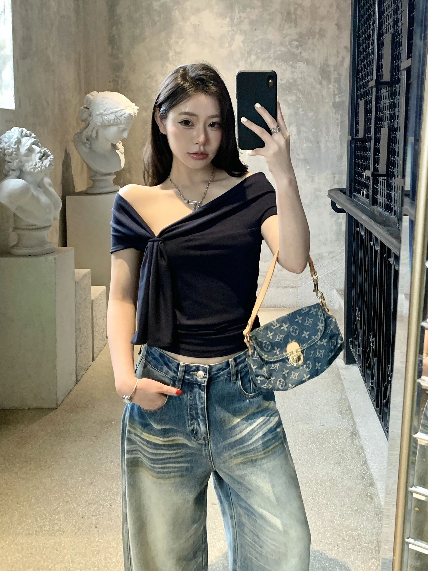 

Женская летняя модная футболка Slim Fit с коротким рукавом и узлом на плече, универсальный повседневный топ для работы и отдыха E2247