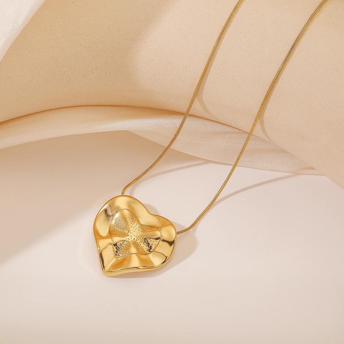 2024 New Fashion Gold Color Big Size Star Heart Pendant Necklaces For Women Non-Fading Stainless Steel Jewelry Wholesale