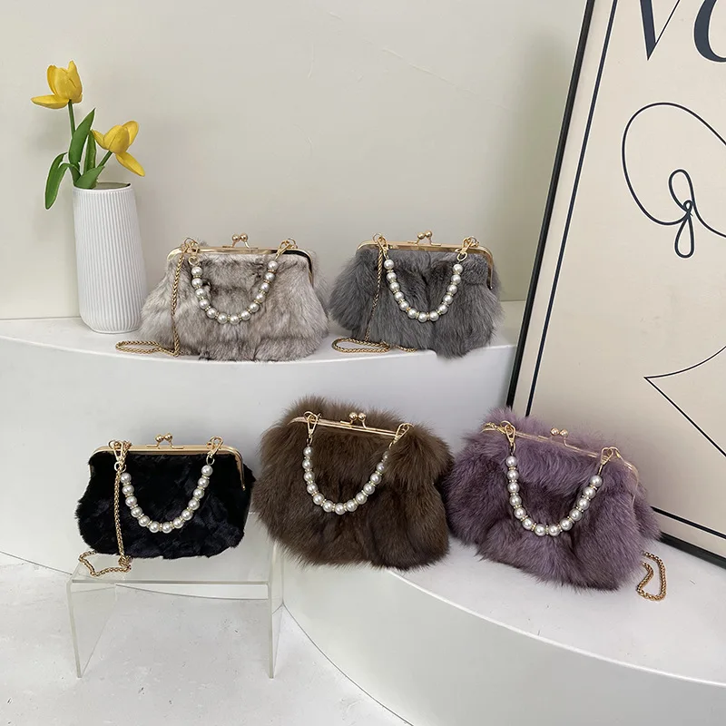 

Новая плюшевая женская сумка | Модный клатч с нечеткий жемчужной цепочкой, элегантная стильная сумка через плечо