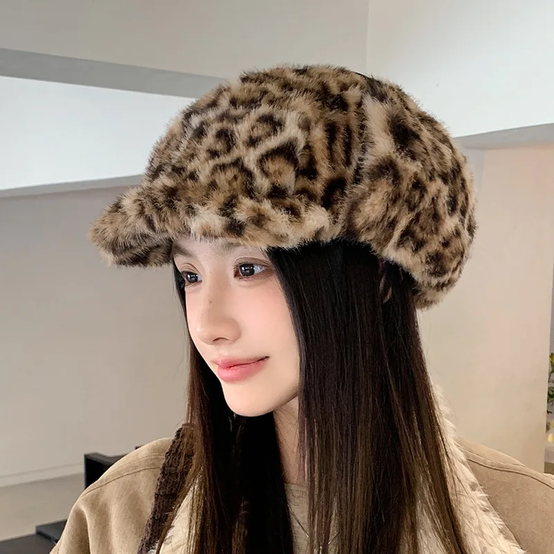 Nuevo diseño de parche Simple Retro estampado de leopardo sombreros de bombardero de felpa para mujeres invierno conducción al aire libre cálido versátil gorras de piloto hombres