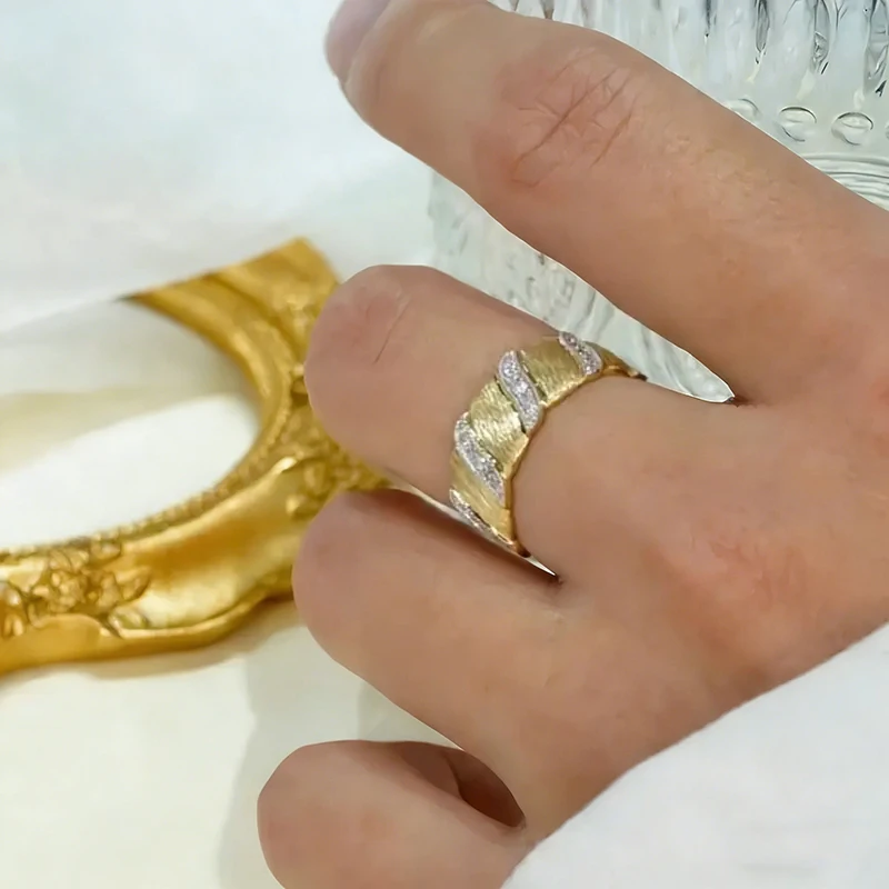 Huitan Zweifarbiger Damenring mit glänzendem CZ-Edelstein, modisches Party-Accessoire, edle Hochzeit, Verlobung, vielseitiger eleganter Damenschmuck – Detail 5