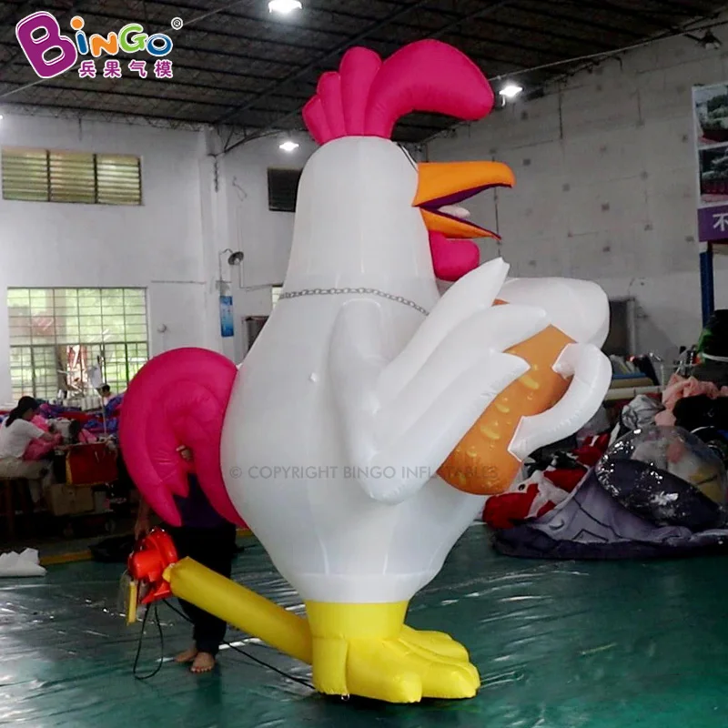 Pollo inflable de alta calidad, pollo que sostiene una cerveza, se puede utilizar para tienda, centro comercial, publicidad, BG-C0241