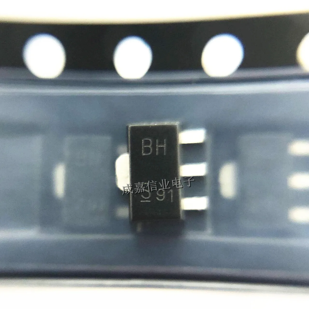 

100pcs/Lot BCX56 H6327 SOT-89-3 MARKING;BH Bipolar Transistors-BJT NPN 1A 80V Operating Temperature:- 65 C-+ 150 C