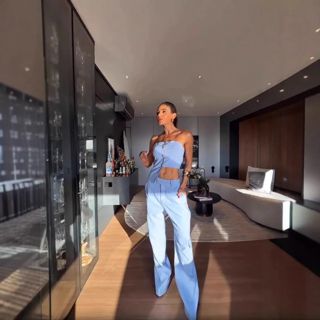 

2025 женский летний модный жилет без рукавов с высокой талией, прямые длинные брюки, комплект с широкими штанинами