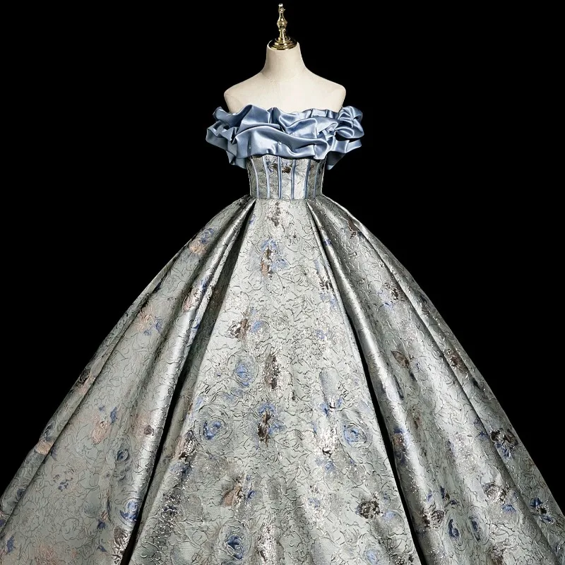 Атласное вечернее платье