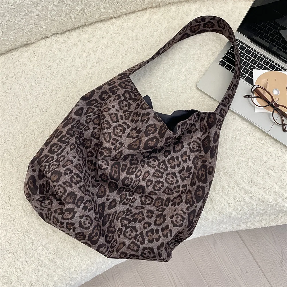 Neue 2025 Frühherbst Wildleder Leopardenmuster Schultertasche Nischen-Mode-Design Geräumige Trendige Damen-Tragetasche für Ausflüge und Einkäufe – Detail 12
