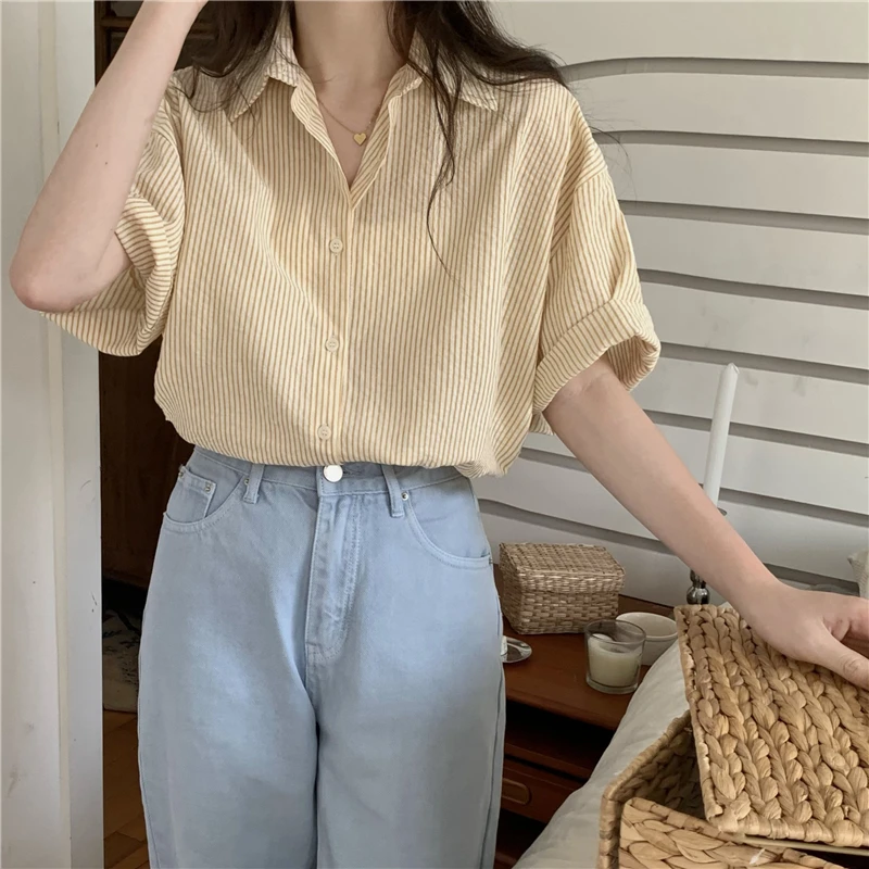 

Summer Stripe Women's irt Loose Faionable ort Sve Korean Sle Versatile Top Polyester Fiber Thin Model Commute Sle
