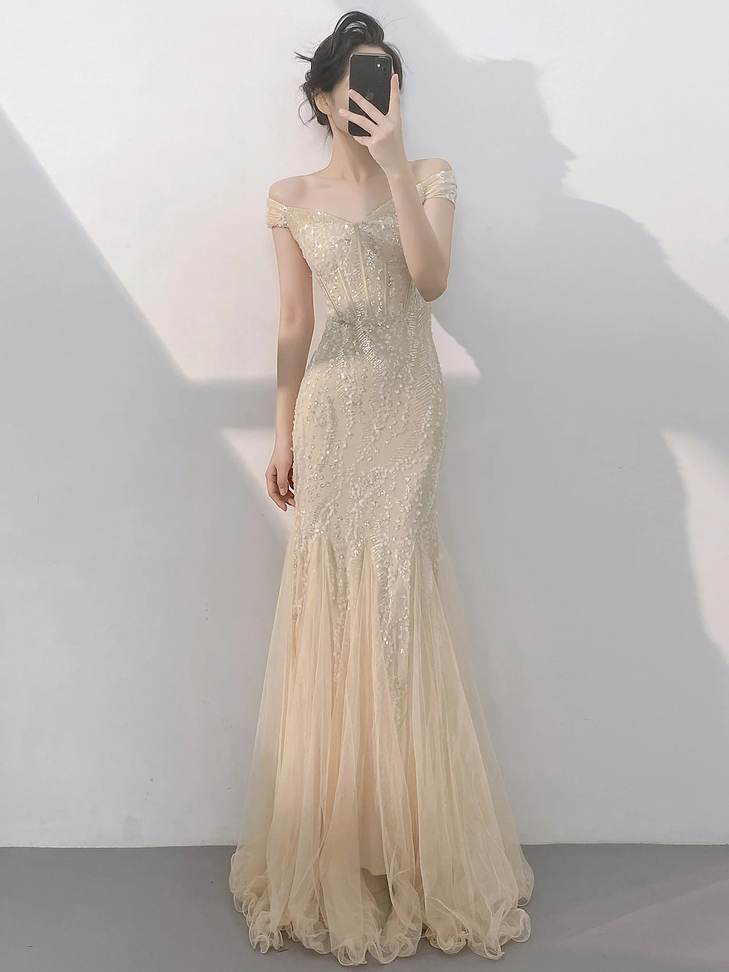 

Женское вечернее платье цвета шампанского, новинка 2025, высококачественное элегантное красивое длинное платье с пайетками на одно плечо и фи-хвостом