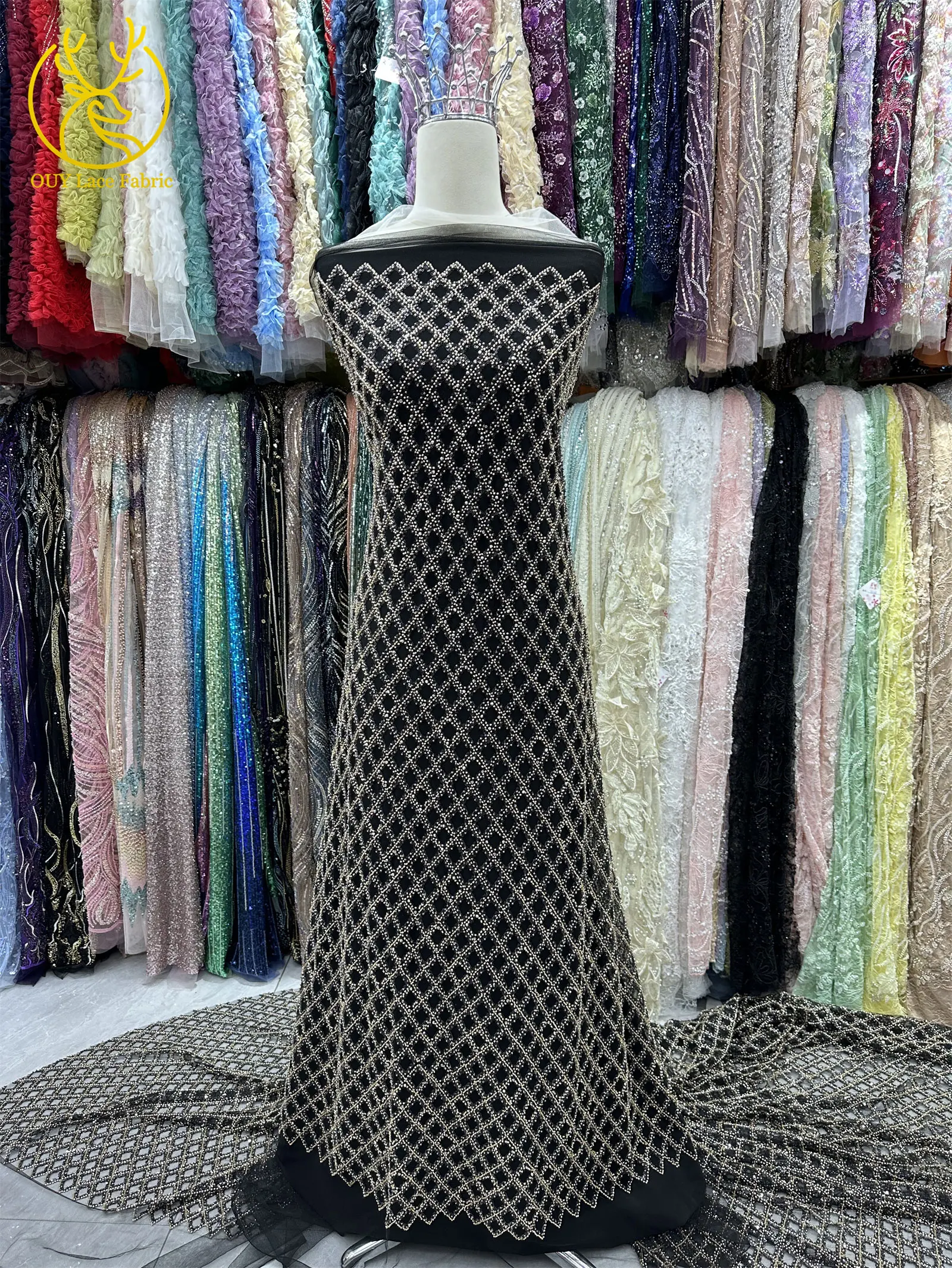 Roter afrikanischer Spitzenstoff, französischer Mesh-Spitzenstoff mit Pailletten und Perlen für Party- und Abendkleider, zum Nähen von afrikanischen Spitzenstoffen für Damen – Detail 7
