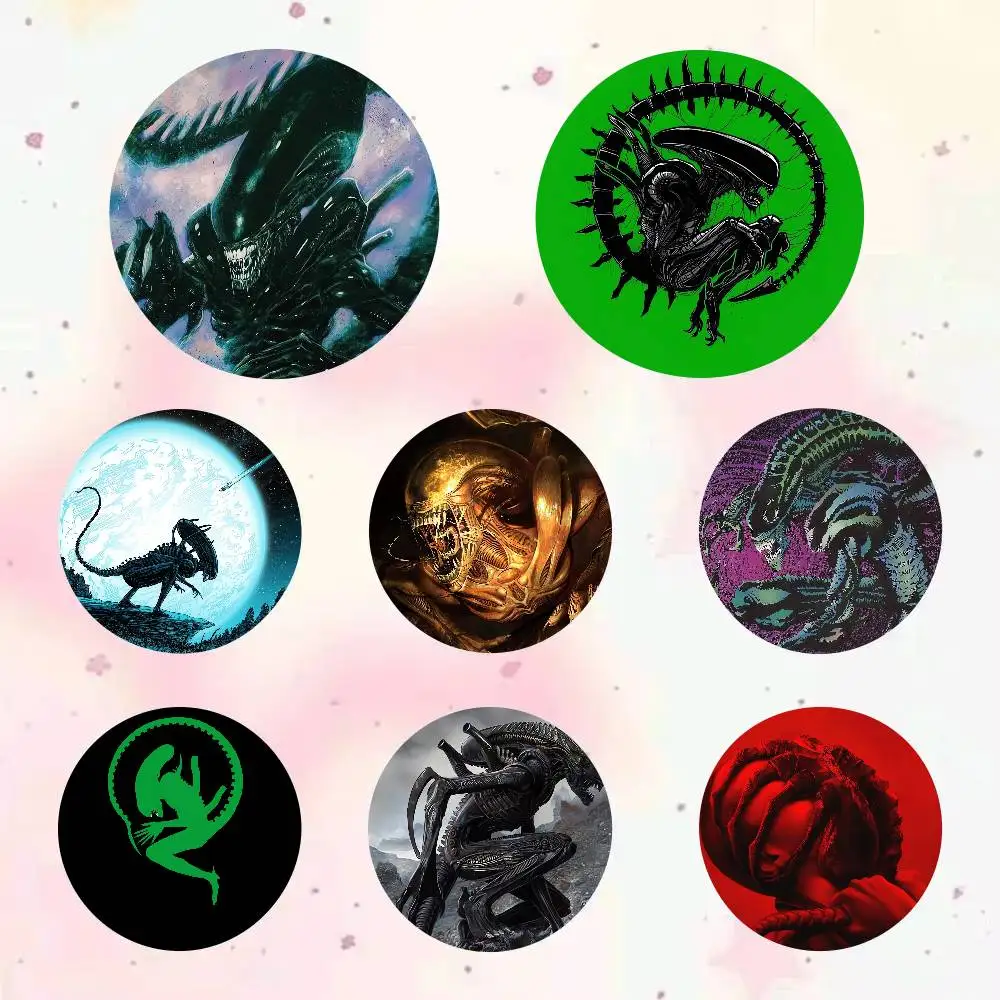 Film-Alien-Anime-Pins, kreative Broschen, Charakter-Icon-Abzeichen für Kleidungsdekoration, Rucksack-Accessoires, Geschenke
