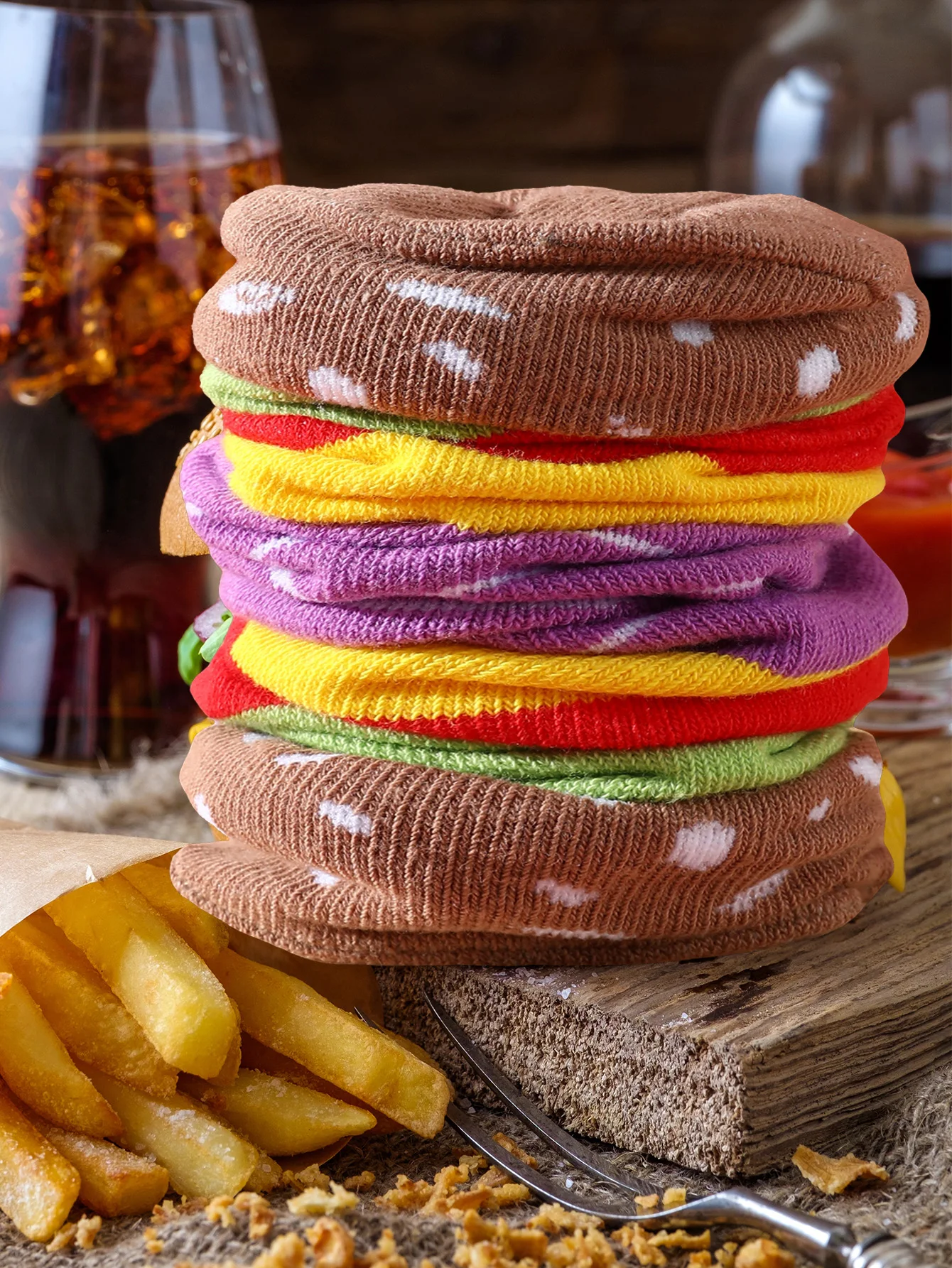 زوج فريد من الهامبرغر مع أنماط شخصية لكل من الرجال والنساء، جوارب هدايا للأصدقاء في الهالوين، عناصر موسمية