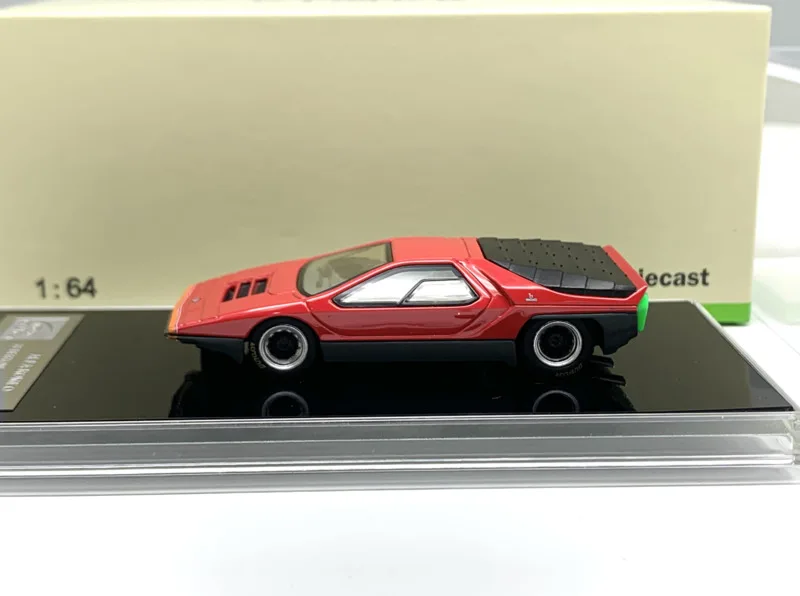 

Новинка! Специальная цена! Коллекционная модель итальянского классического автомобиля 1968 года из литого металла в масштабе 1:64. Игрушка для детей, для демонстрации и коллекции.