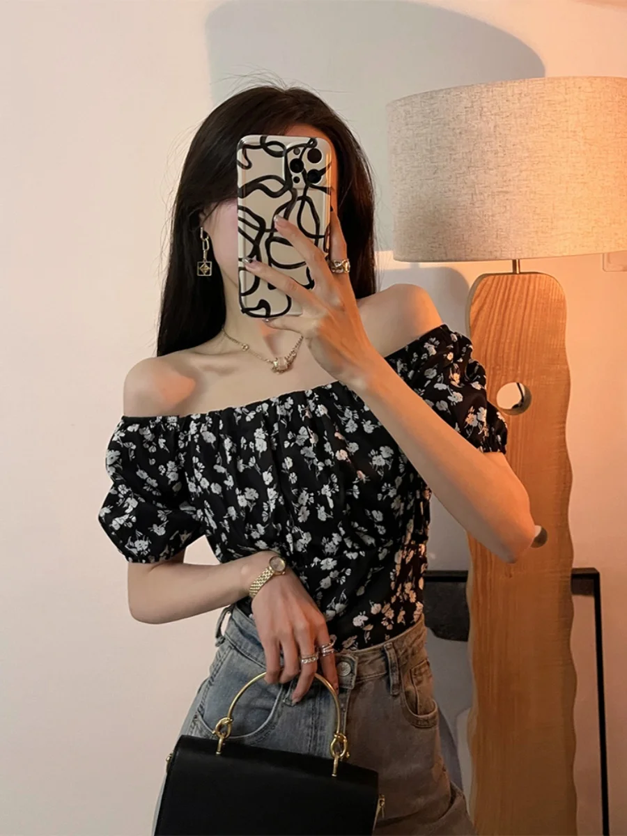 

Ретро-топ с цветочным принтом на одно плечо для женщин, летняя новинка, высококачественный, с квадратным вырезом, рукавами-фонариками и открытыми плечами