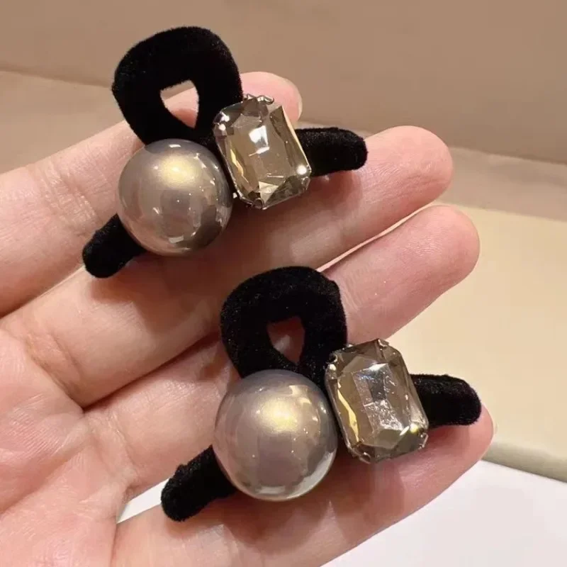 Perły Rhinestone mała spinka do włosów akrylowe geometryczne czarne pazury do włosów kobiety dziewczęta słodkie Mini chwyć klipsy spinki do włosów akcesoria do włosów