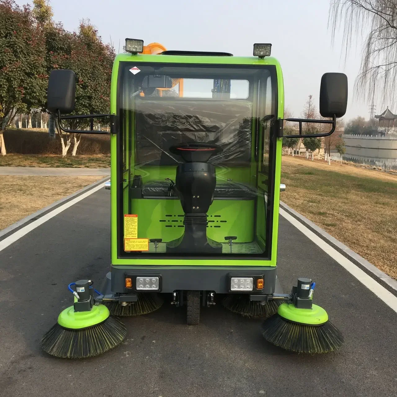 

YG Customized Full Closed Electric Auto Big Street Sweeper Car Ride On Road Floor Sweeper