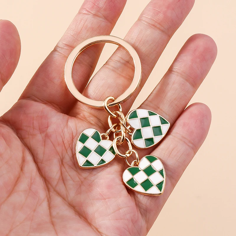 Niedlicher Schlüsselanhänger in Herzform, ein ideales Geschenk für Frauen und Männer, als Souvenir, für Autoschlüssel oder Handtaschen, zum Selbergestalten von Schmuck und als Accessoire. – Detail 15