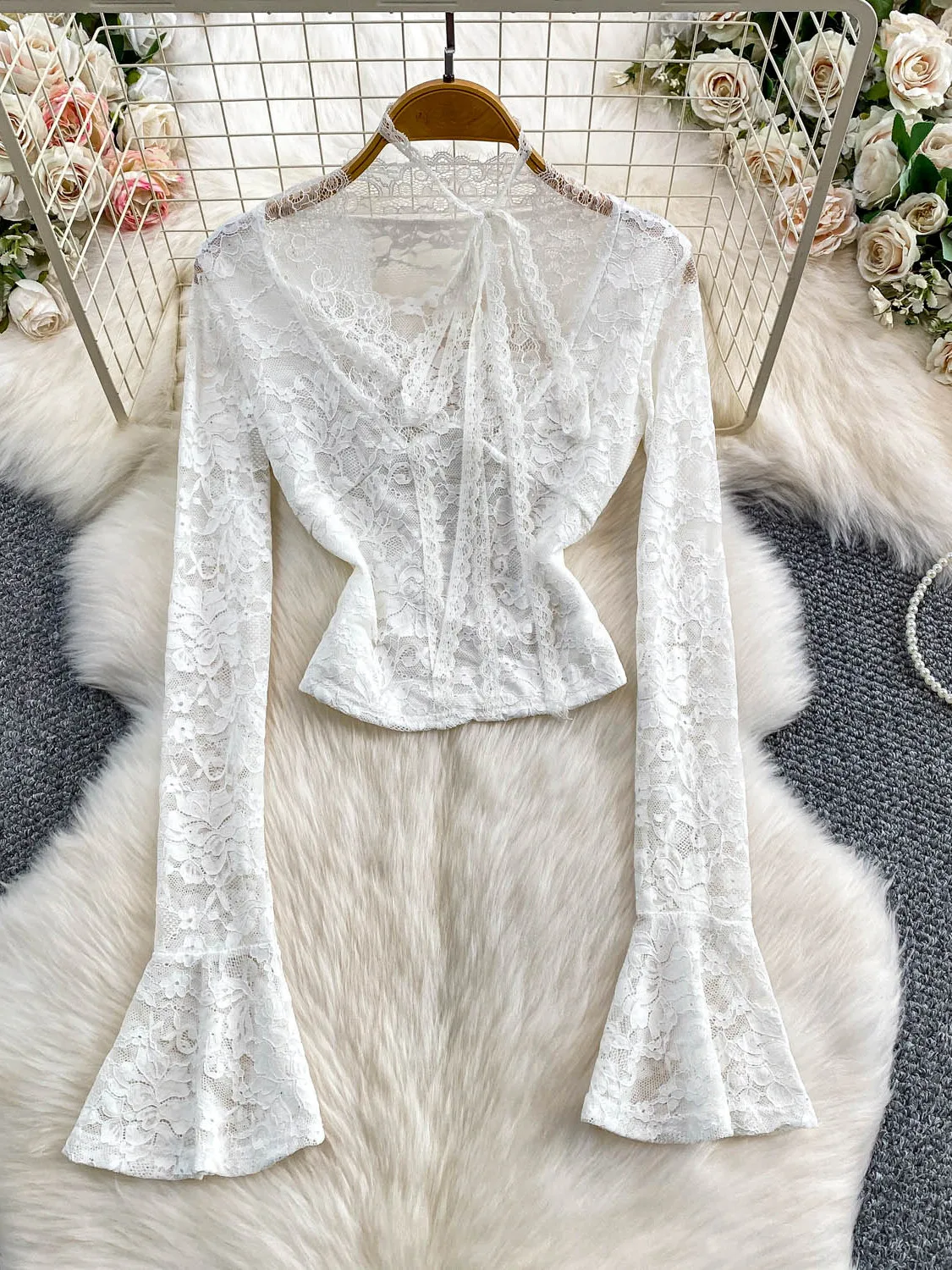 

Sexy Lace V-ne Bell Sve irt Women's Slim Fit Faionable Diamond Studded Long Sve Top for Autumn Winter Slimming Ba...