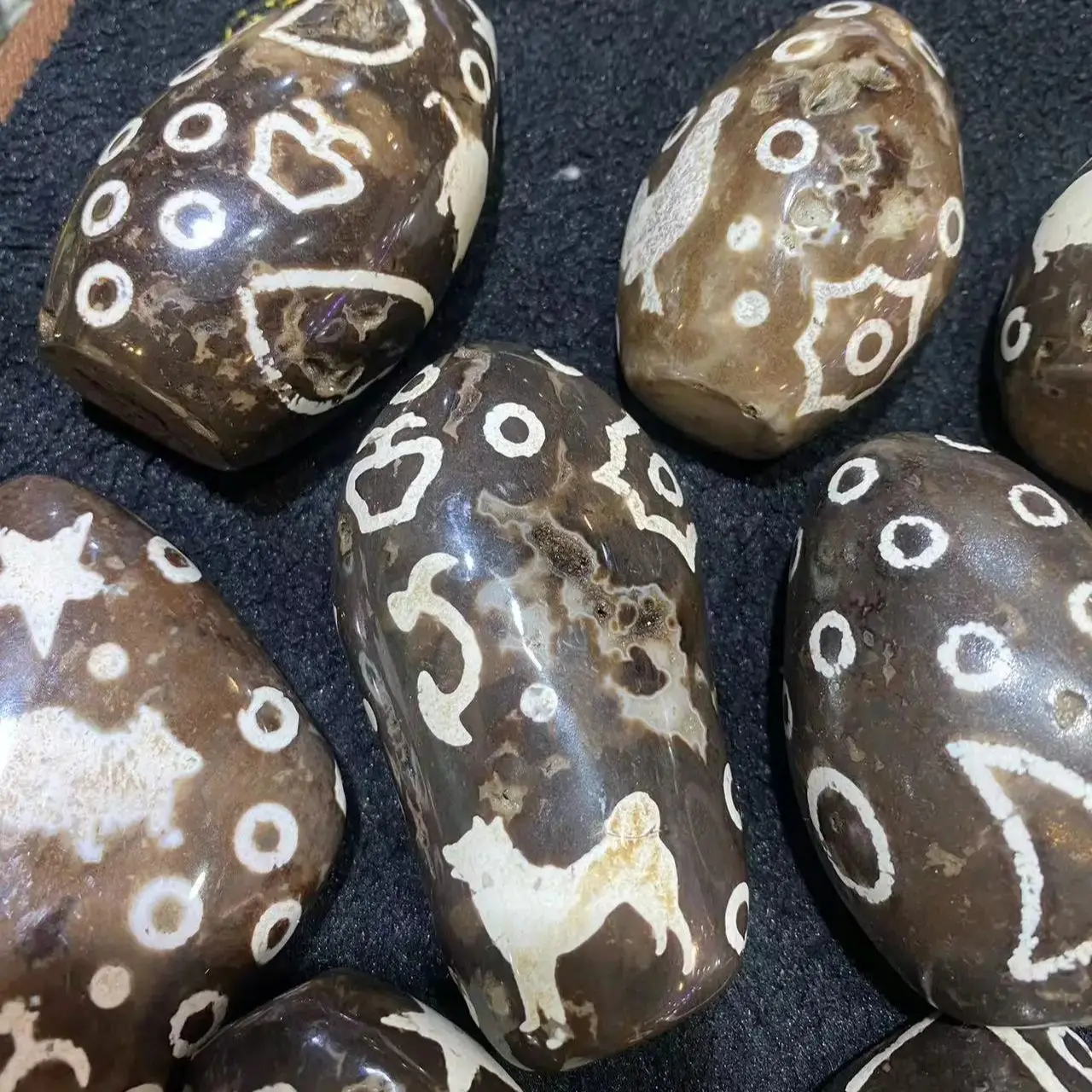 1pcs/lot Natural Old Agate Bead Ornaments Chickens horses and other animal motifs Various shapes Featured vintage ornaments