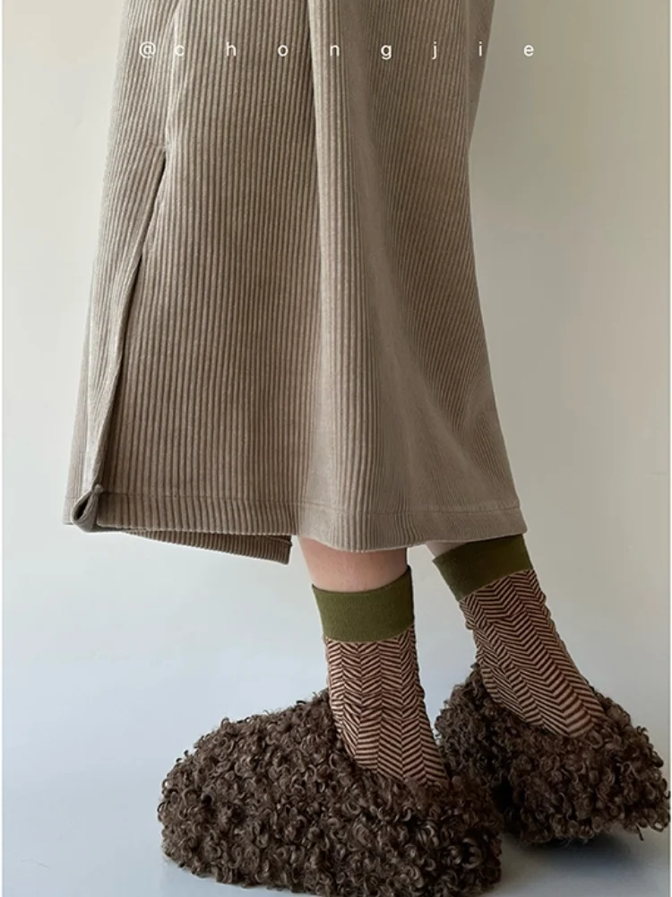 

Women's Winter Furry Slippers 2025 New Thick Soled Suitable for Outdoor Autumn Winter