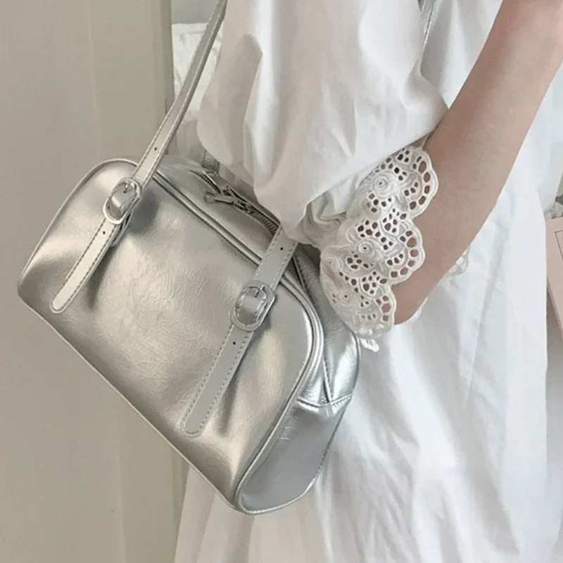 حقائب كتف ركاب خضراء للنساء 2025 حقائب يد فاخرة مصممة لون نقي حقيبة كاجوال سعة كبيرة وسادة حقيبة تحت الإبط #4