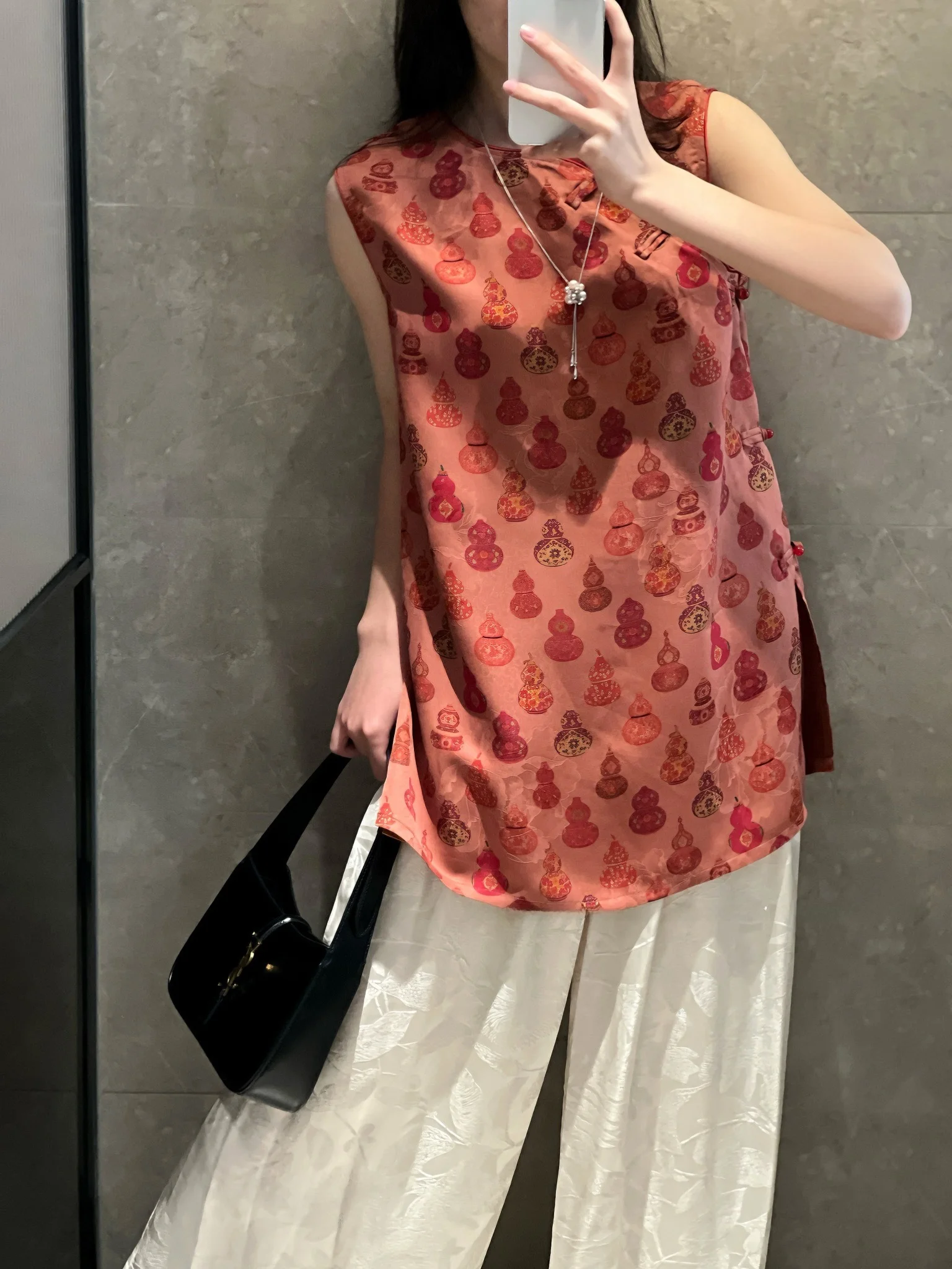 

Шелковый жилет премиум-класса Aoudai Svel Eight Treasure Gourd Red Cloud Silk High-Defn