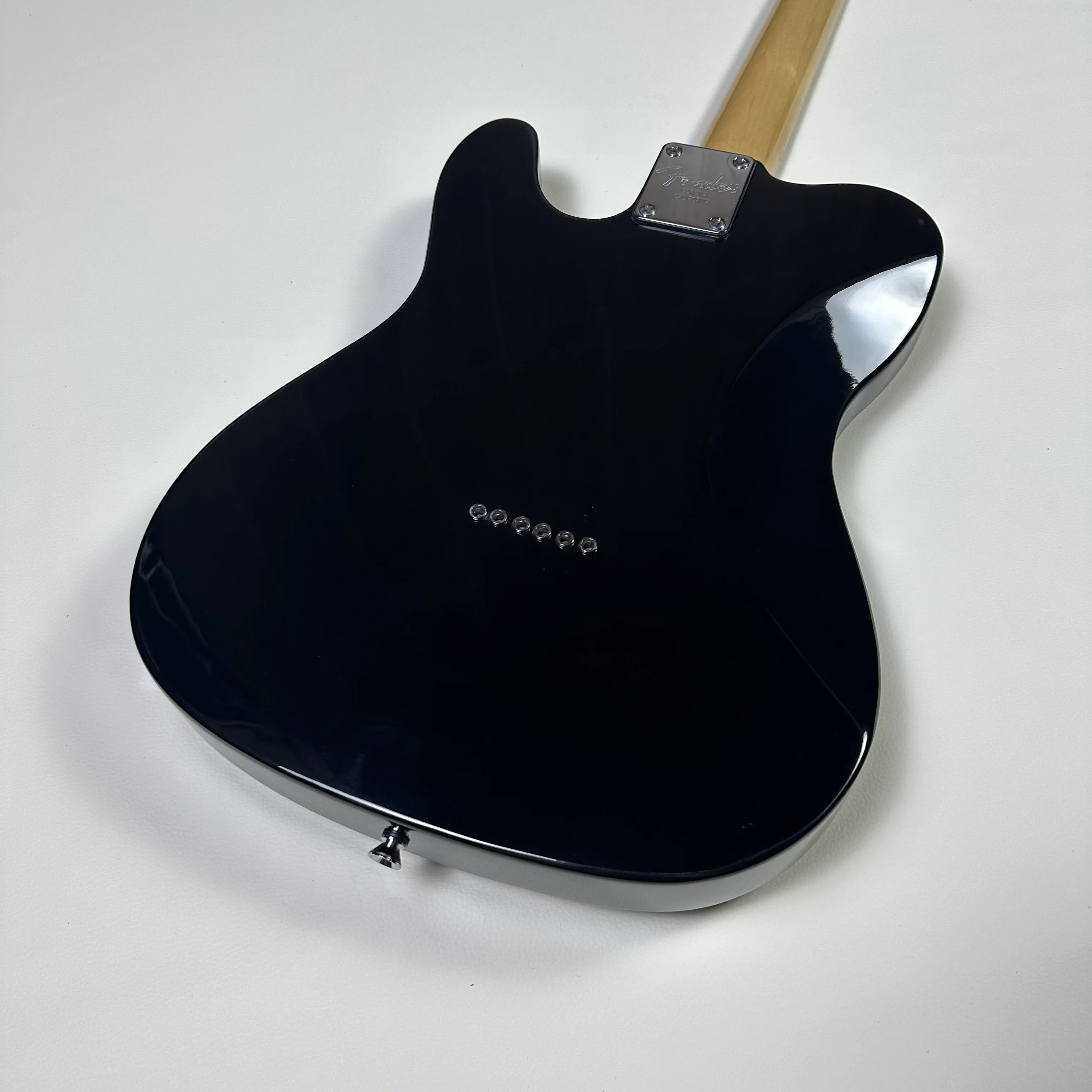 جيتار كهربائي TL أسود متوفر في المخزون، لوحة أصابع من خشب القيقب، لوحة حماية على شكل،