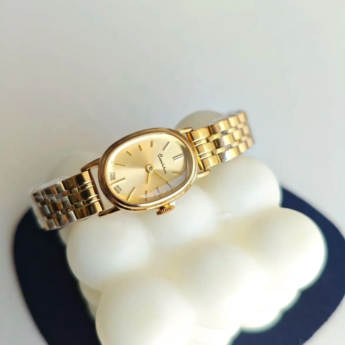 Нишевые легкие роскошные золотые средневековые женские часы, простые ретро-темпераментные маленькие циферблаты, стальной ремень, универсальные кварцевые часы