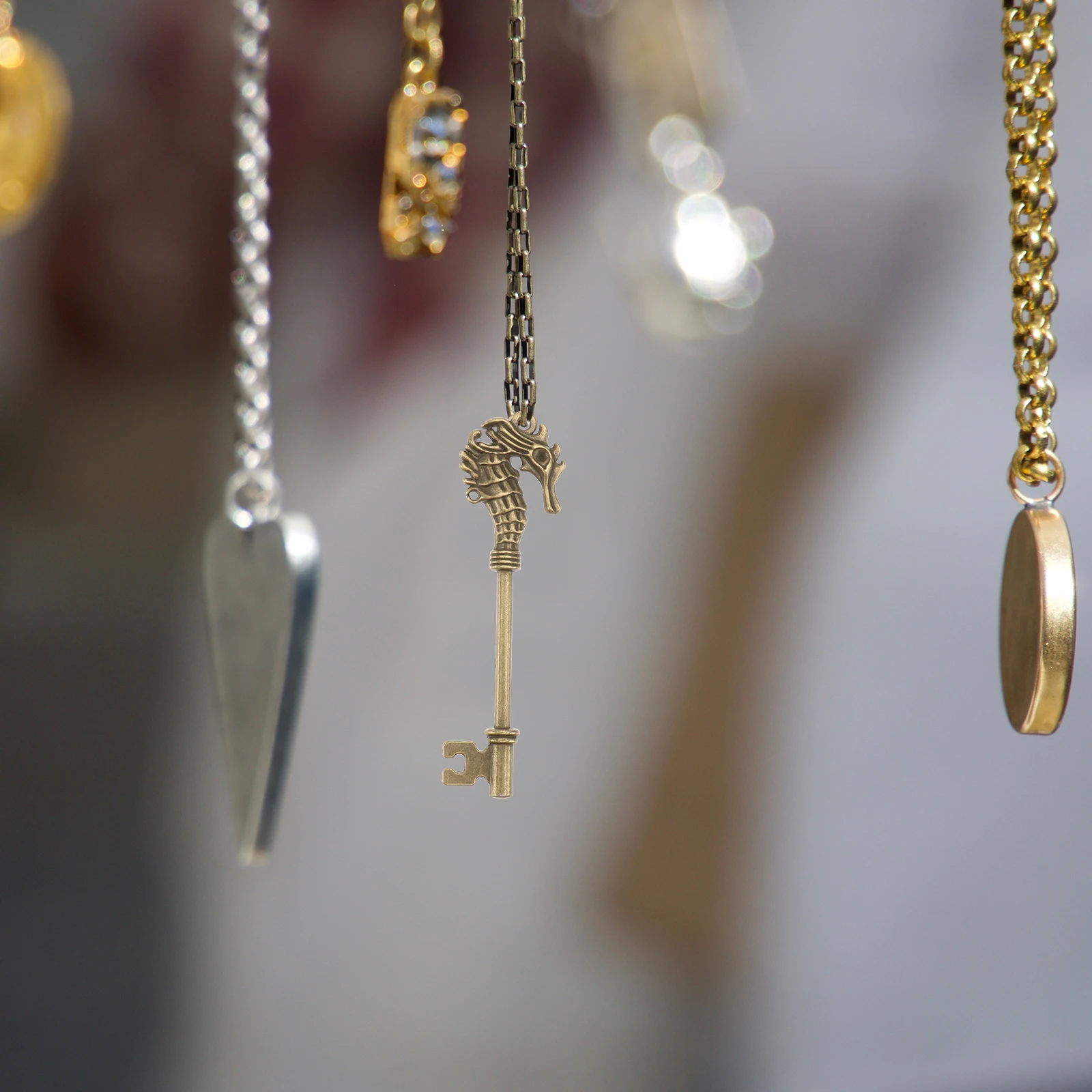 

5pcs creative Design Alloy Keychain Pendants Decorative Jewelry Accessories For Party Festival Bracelet Pendants Wear