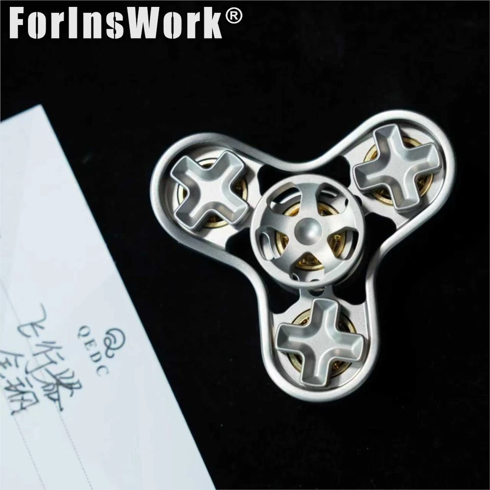 

QEDC 3-Leaf Linked Gyro Aircraft Toy Fun Flying Gyroscope For Family Entertainment Durable Lightweight Design