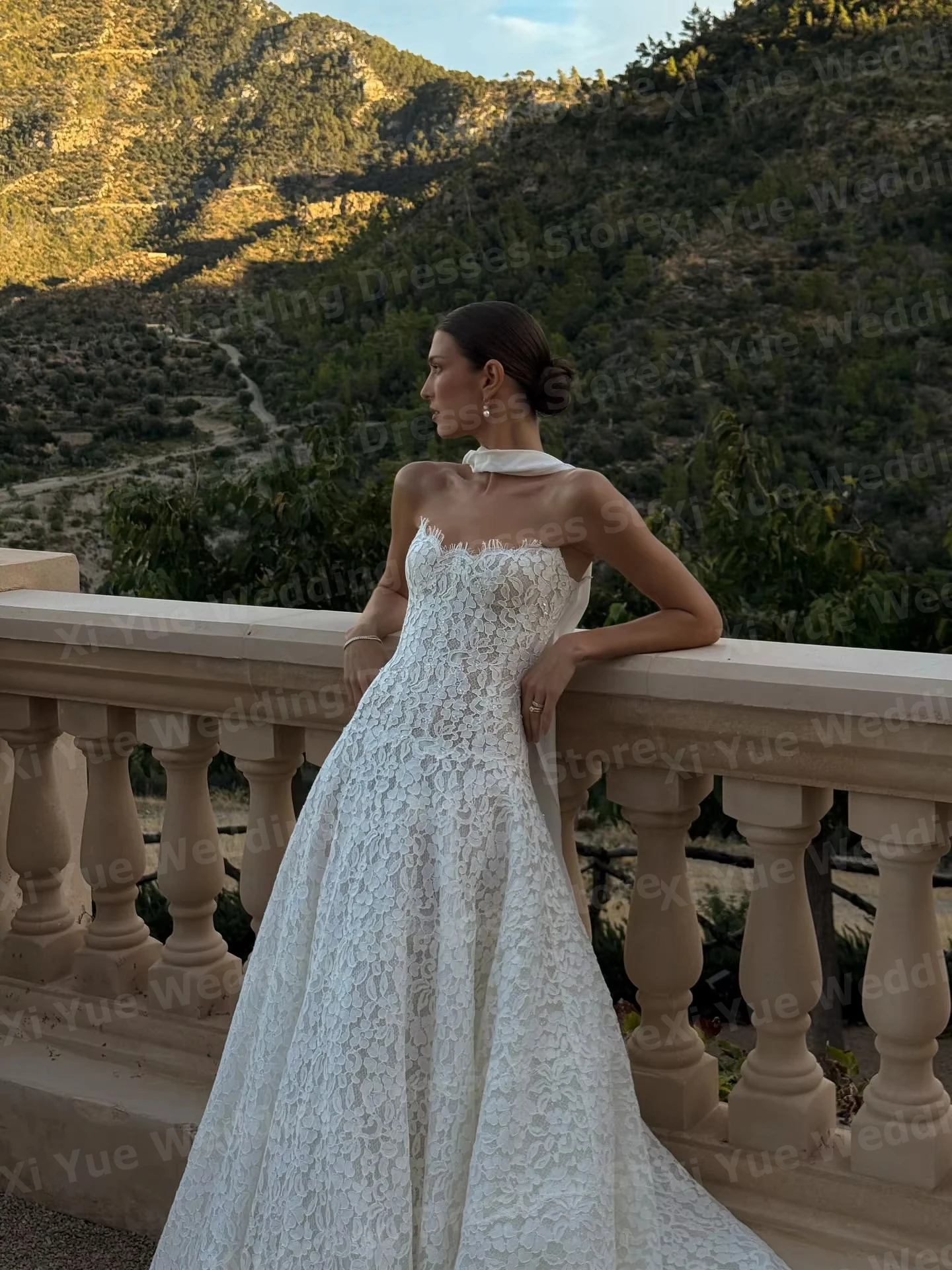 Luxurious A Line Women's Lace Wedding Dresses Vestido De Novia Sexy Strapless Sleeveless Bride Gowns Customized Robe De Mariée
