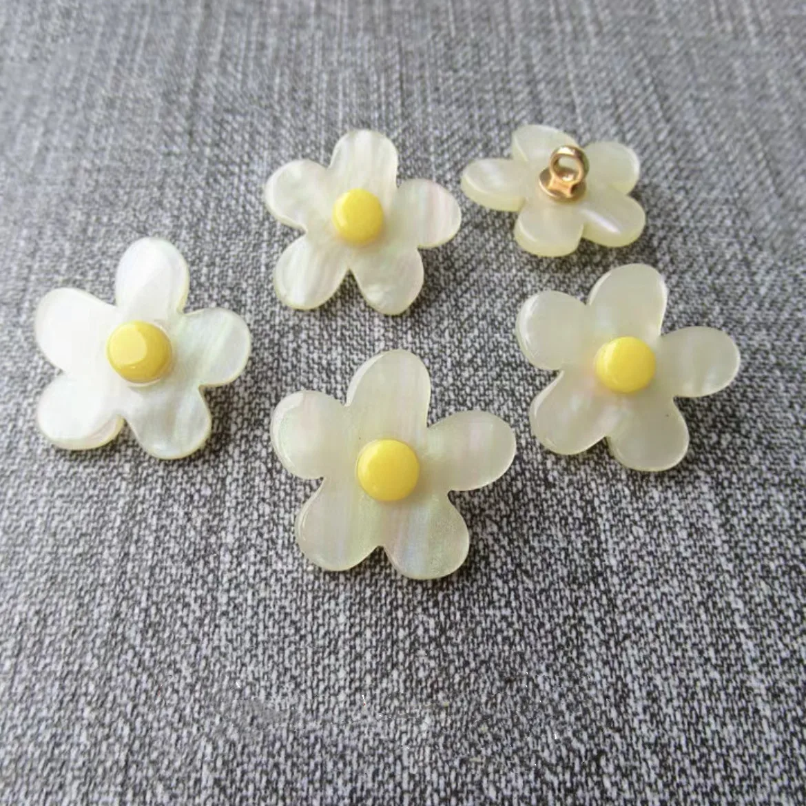 10Pcs/Lot Flower Fashion Buttons for Clothing Coat Sweater Suit Female Decorative Button Sewing 15 18 23mm Luxury