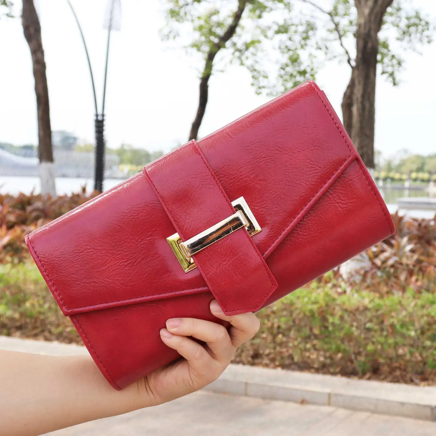 Bolso tipo sobre clásico de PU suave con cadena, bolsos de hombro para mujer plateados, dorados y rojos, bolsos de mano para fiesta de graduación, bolsos de noche para banquete