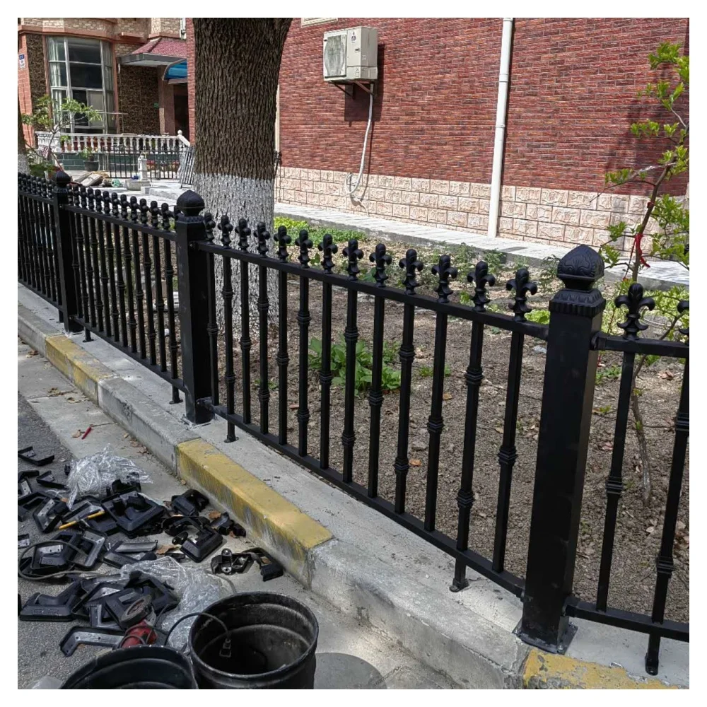 China Wholesale Exterior House Yard Metal Horizontal Slat Garden Outdoor Aluminum Fence