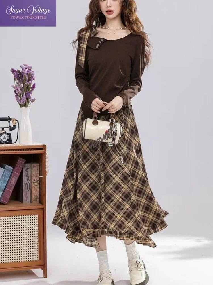 

Корейский сладкий винтажный наряд для женщин, осень 2025 г., комплект из 2 предметов с открытыми плечами, кружевной топ с длинными рукавами, клетчатая юбка с высокой талией, тонкий стиль