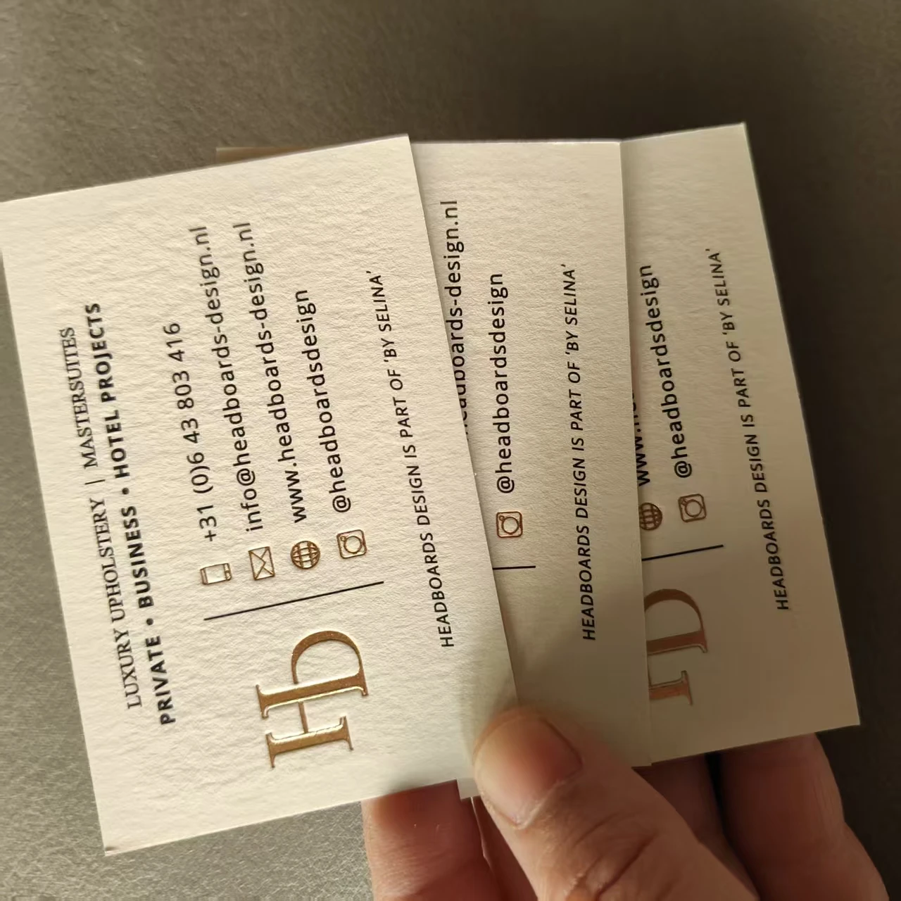 Luxury Customized Business Card 600g Thick Paper Embossed Gold Foil Logo Enterprise Paper Business Card