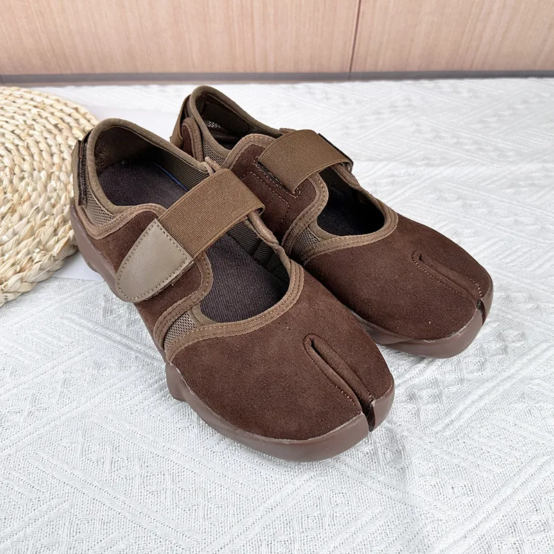 

Customized New Fashion Belt Buckle Split Toe Shoes Sneakers Ladies Leather Flat Shoes Mary Jane Casual For Women