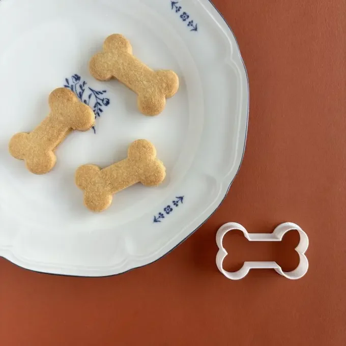 Cute Mini Dog Paw Shaped Cookie Cutters Bone Pattern Biscuit Molds Stamps Pressable Household Baking Embossing Tools
