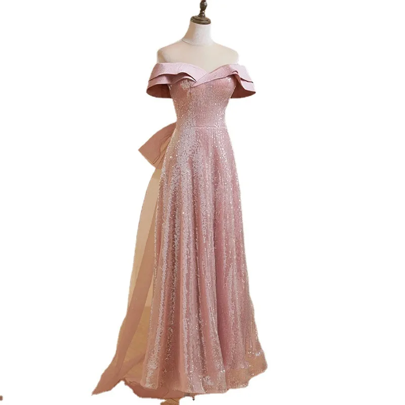 Elegancka i urocza suknia wieczorowa na bankiet, na rok 2025, różowa, brokatowa, bez ramiączek, na jedno ramię, suknia na toast weselny.