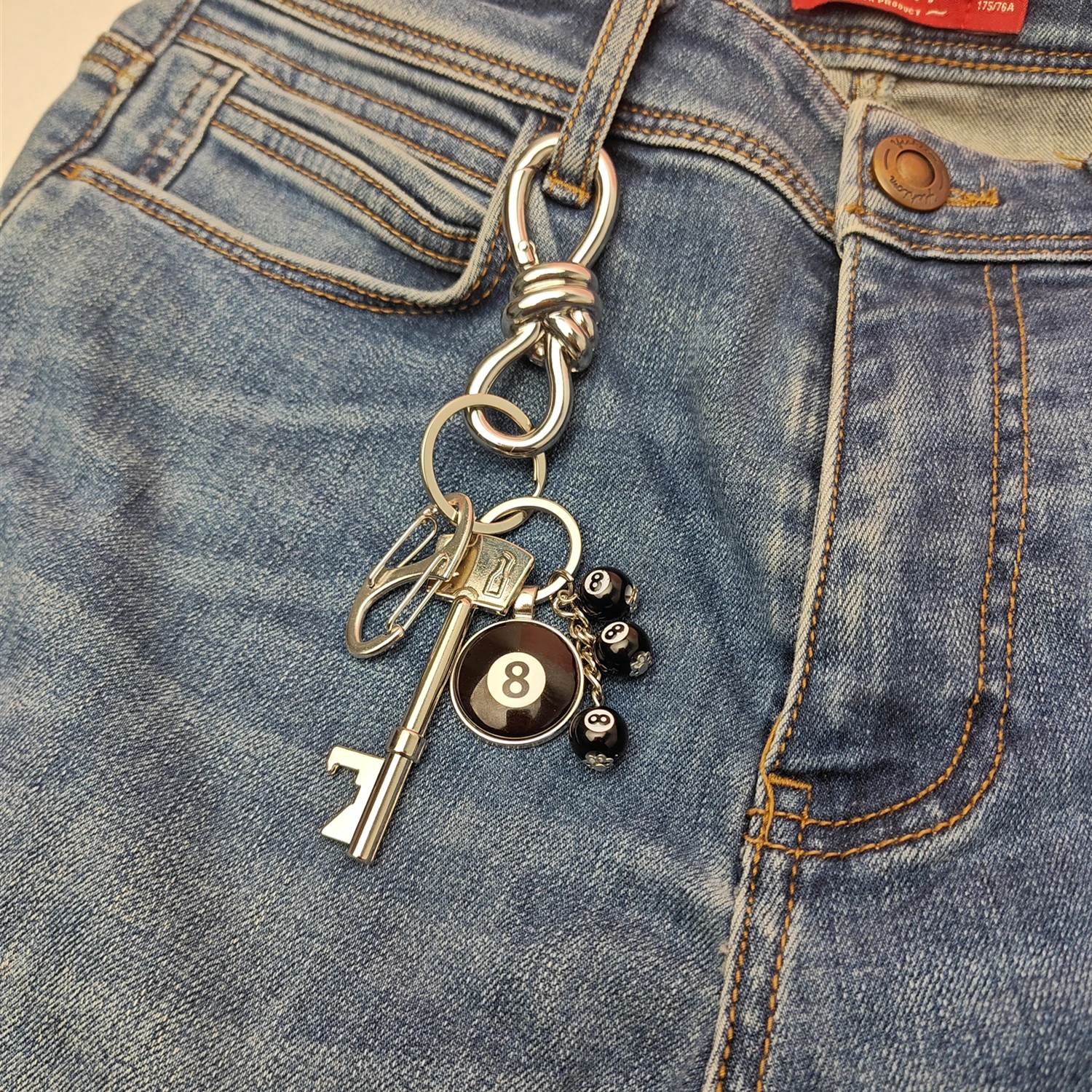Twists Metal Carabiner Key Chain Aesthetic Luxury Bottle Opener Black 8 Backpack Pendant Accessories Fashion Gift Keychain