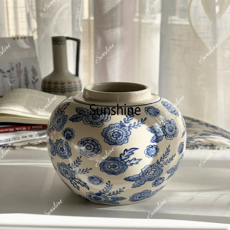 Französischer ländlicher pastoraler Stil, handbemalte Keramikornamente mit Vasen