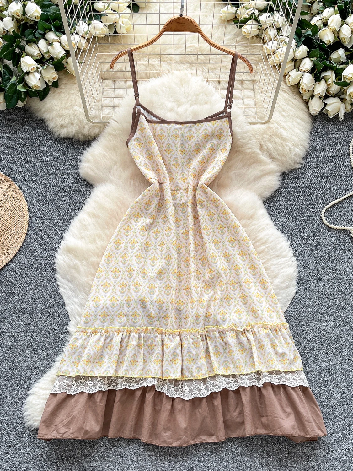 กระโปรงทรงเอลายดอกไม้สไตล์เรโทรผสมผสานผ้าลูกไม้แต่งขอบ  สำหรับผู้หญิง  ไซส์เล็ก  ความยาวปานกลาง  แฟชั่นฤดูร้อน  สวยงาม  ทันสมัย