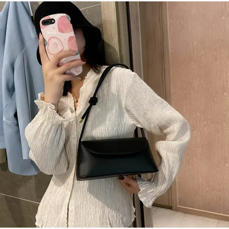 

2025 NEW Internet celebrity retro small bag for women in autumn and winter, new trendy crossbody bag, fashionable small bag